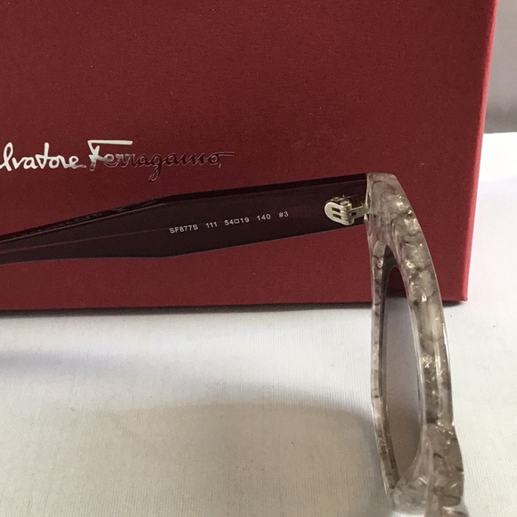 SALVATORE FERRAGAMO CAT EYE LADIES SUNGLASSES. main image 5